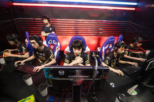 但当库里亲 但当库里亲