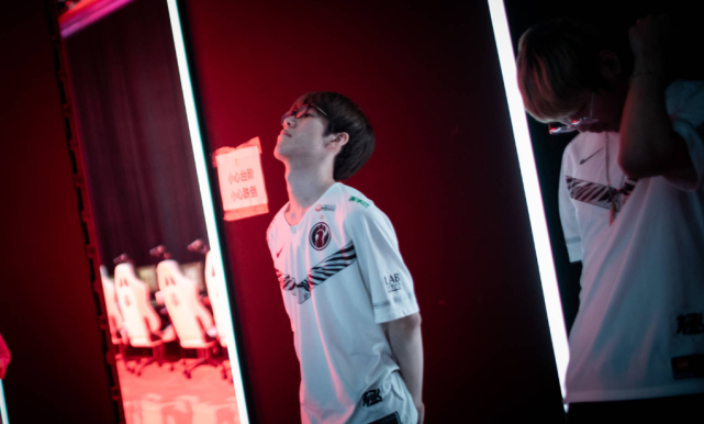 比甲金靴 比甲金靴